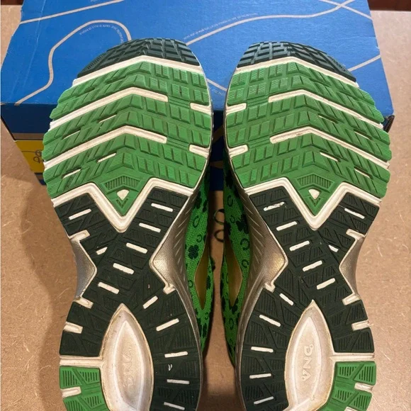 Brooks Launch 6 Women’s 7.5 shamrocks - Picture 3 of 4